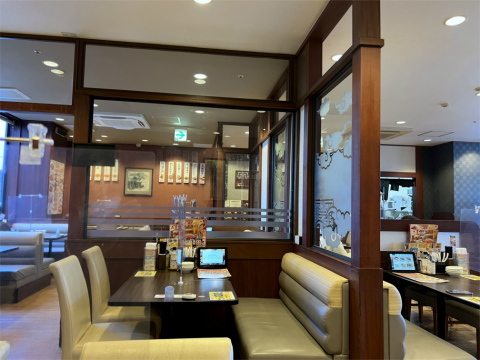 神奈川県横浜市神奈川区新子安１丁目にある中華料理店「Bamiyan　バーミヤン　新子安店」店内