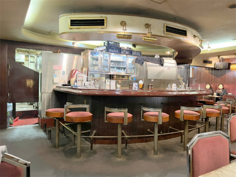 神奈川県横浜市中区弁天通４丁目にある紅茶専門店「SAMOVAR　サモアール　馬車道店」店内