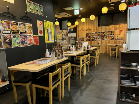 東京都江戸川区瑞江２丁目にある居酒屋、焼鳥の「50円焼き鳥 絶好鳥　瑞江店」店内