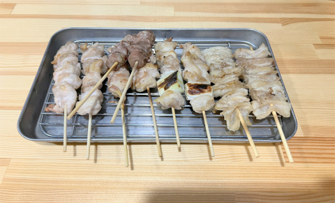 東京都江戸川区瑞江２丁目にある居酒屋、焼鳥の「50円焼き鳥 絶好鳥　瑞江店」焼鳥（ねぎま、もも、砂肝、かわ、せせり）