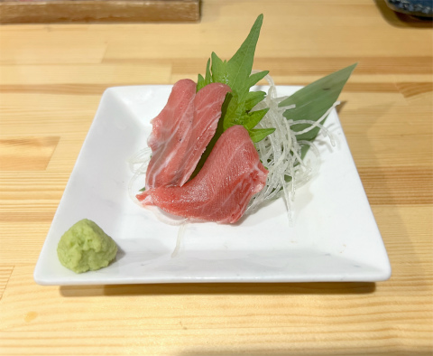 東京都江戸川区瑞江２丁目にある居酒屋、焼鳥の「50円焼き鳥 絶好鳥　瑞江店」得マグロ刺