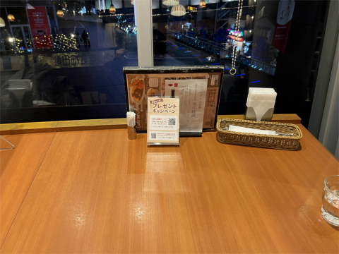 東京都千代田区外神田４丁目「須田町食堂　秋葉原UDX店」店内