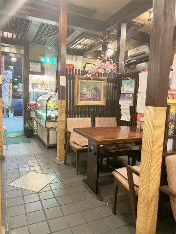 東京都台東区浅草１丁目にある喫茶店「純喫茶マウンテン」店内