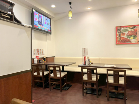 東京都江東区高橋にある中華料理「大衆菜館 紫園」店内