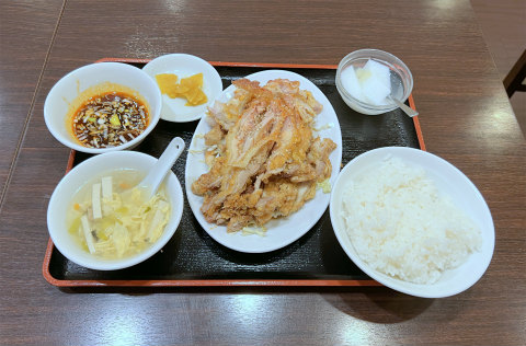 東京都江東区高橋にある中華料理「大衆菜館 紫園」定番定食のユーリンチー