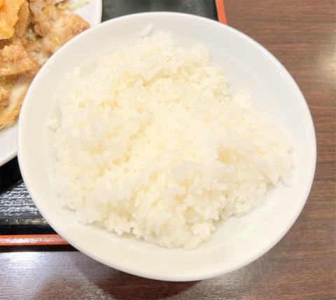 東京都江東区高橋にある中華料理「大衆菜館 紫園」定番定食のユーリンチー