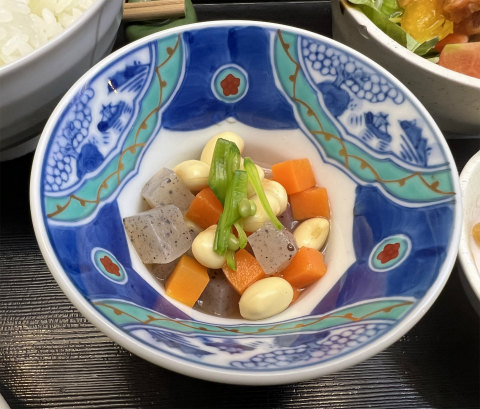 茨城県鹿嶋市宮中６丁目にある「季節料理 四季亭」本日のおすすめセット　楓　メインダブル（魚、肉）