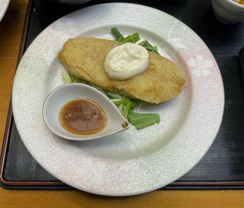 茨城県鹿嶋市宮中６丁目にある「季節料理 四季亭」本日のおすすめセット　楓　メインダブル（魚、肉）