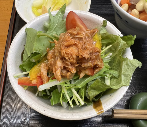 茨城県鹿嶋市宮中６丁目にある「季節料理 四季亭」本日のおすすめセット　楓　メインダブル（魚、肉）