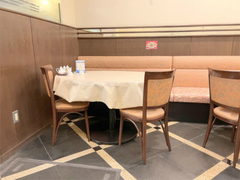 神奈川県横浜市中区太田町5丁目にある中華料理店「生香園 新館」店内