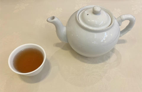 神奈川県横浜市中区太田町5丁目にある中華料理店「生香園 新館」サービスのホットウーロン茶