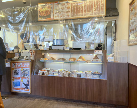 埼玉県さいたま市緑区美園４丁目にあるからあげ専門店「からやま　浦和美園店」店内