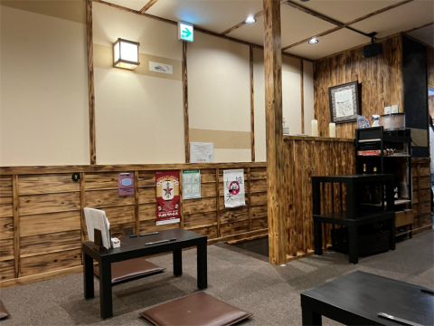 東京都台東区浅草１丁目にある天ぷらのお店「天麩羅バル 秋光　浅草店」店内