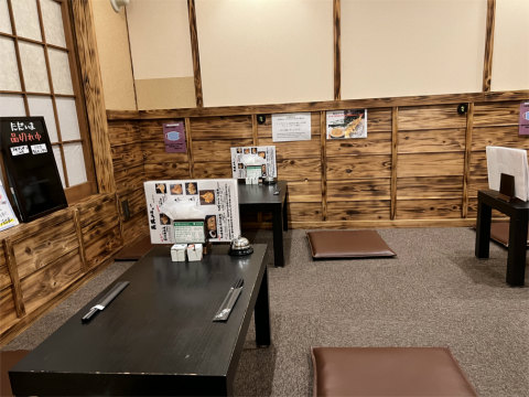 東京都台東区浅草１丁目にある天ぷらのお店「天麩羅バル 秋光　浅草店」店内
