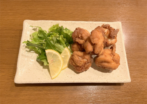 神奈川県横浜市中区常盤町４丁目にある焼鳥「備長炭火焼鳥 ぢどりや」鶏のから揚げ