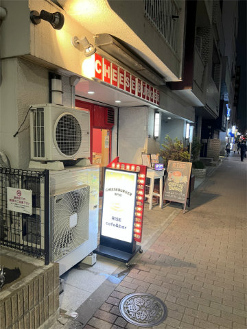 東京都墨田区吾妻橋3丁目にある「CHEESEBURGER専門店 RISE cafe&bar」外観