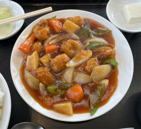 埼玉県所沢市西狭山ケ丘1丁目にある中華料理店「南京亭 狭山ヶ丘店」酢豚定食