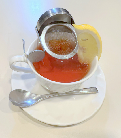 東京都新宿区西新宿１丁目にある「COFFEE ROOM GINZA Renoir　喫茶室ルノアール　新宿西口駅前店」ホットティー（レモン）