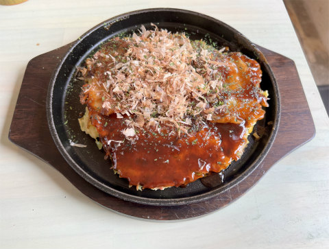 兵庫県神戸市垂水区西舞子２丁目にあるたこ焼きとお好み焼きのお店「たこしん」お好み焼 並 豚