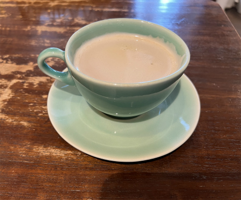 兵庫県神戸市垂水区西舞子2丁目にある洋菓子店「Hadiah Bali ハディア バリ」ホットカフェオーレ