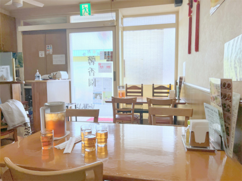 神奈川県横浜市神奈川区子安通3丁目にある「中国料理 馨香園」店内