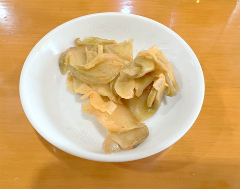 神奈川県横浜市神奈川区子安通3丁目にある「中国料理 馨香園」揚げ鶏の黒コショウ炒め定食