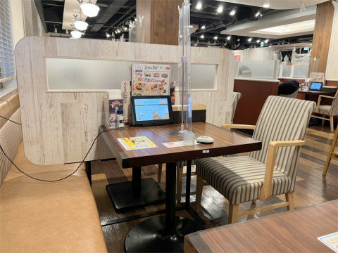 東京都台東区小島２丁目にあるファミリーレストラン「Jonathan's　ジョナサン　新御徒町店」店内