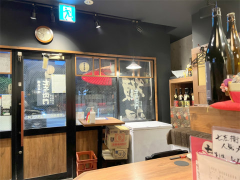 千葉県成田市花崎町にある居酒屋「備長炭焼 七左衛門 成田店」店内