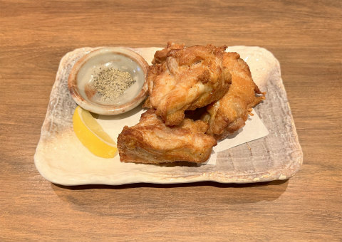 千葉県成田市花崎町にある居酒屋「備長炭焼 七左衛門 成田店」塩唐揚げ