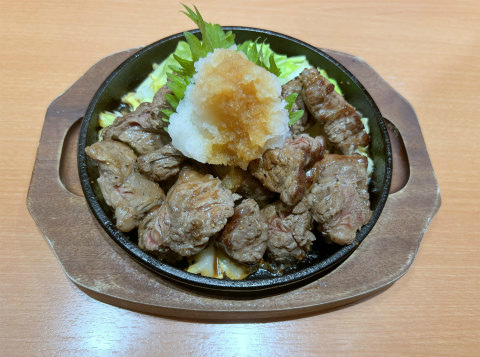 千葉県松戸市東松戸2丁目にある居酒屋「漁港直送 さかなや道場 東松戸店」牛ひれ一口ステーキ