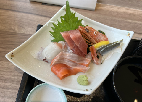 千葉県松戸市河原塚にある和食レストラン「はな膳 八柱店」刺身・天ぷら御膳