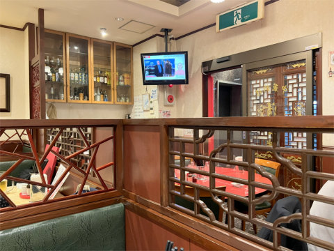 神奈川県横浜市中区相生町4丁目にある中華料理店「清香楼 相生町店」店内