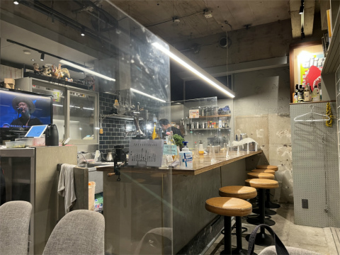 神奈川県横浜市中区相生町5丁目にある定食、食堂、居酒屋の「Table」店内