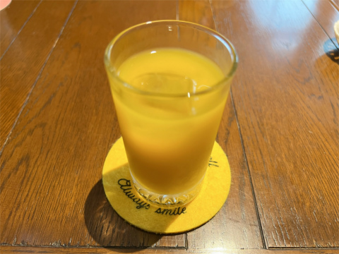 千葉県船橋市西習志野1丁目にあるカフェ「高根童子」サービスのマンゴジュース