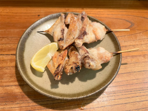 神奈川県横浜市中区太田町6丁目にある焼鳥店「やきとり 元祖 浜一番」焼鳥(手羽先))