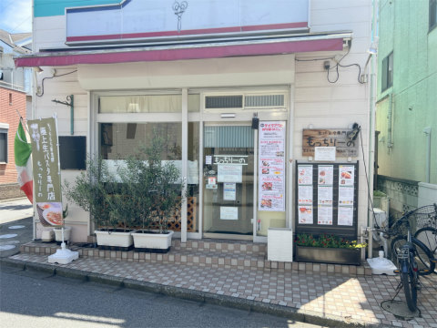 千葉県鎌ケ谷市東道野辺6丁目にあるイタリアンのお店「生パスタ専門店 もっちりーの」外観