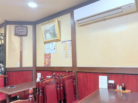 神奈川県横浜市中区住吉町5丁目にある中華料理店「北京名菜 味雅 別館」店内