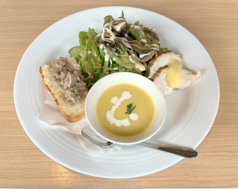 茨城県結城市結城にあるイタリア料理のお店「Sempre センプレ」前菜・スープ・ブルスケッタとグリーンサラダの盛り合わせ