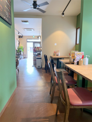 千葉県松戸市新松戸1丁目 にあるアジア料理店「アジアごはんとお酒のお店 Mekong(メコン)」店内