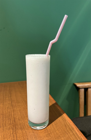 千葉県松戸市新松戸1丁目 にあるアジア料理店「アジアごはんとお酒のお店 Mekong(メコン)」生搾りジュース(バナナ)