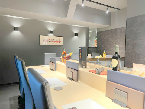 神奈川県横浜市中区常盤町3丁目にある炭火焼、創作料理「炭火焼 旬彩だるま」店内