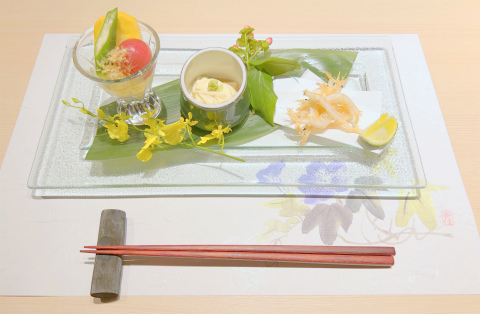 神奈川県横浜市中区常盤町3丁目にある炭火焼、創作料理「炭火焼 旬彩だるま」季節の前菜盛り合わせ