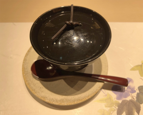 神奈川県横浜市中区常盤町3丁目にある炭火焼、創作料理「炭火焼 旬彩だるま」季節の冷製茶碗蒸し