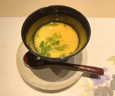 神奈川県横浜市中区常盤町3丁目にある炭火焼、創作料理「炭火焼 旬彩だるま」季節の冷製茶碗蒸し