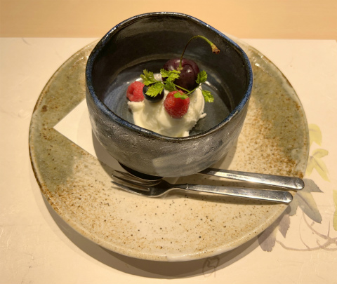 神奈川県横浜市中区常盤町3丁目にある炭火焼、創作料理「炭火焼 旬彩だるま」デザート