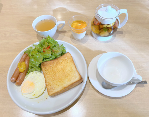 埼玉県草加市清門1丁目にある喫茶店「ミヤマ珈琲 草加清門町店」フルーツティー(ホット)とプレミアムモーニングプレート