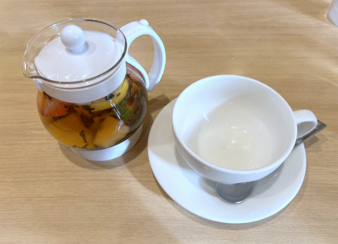 埼玉県草加市清門1丁目にある喫茶店「ミヤマ珈琲 草加清門町店」フルーツティー(ホット)