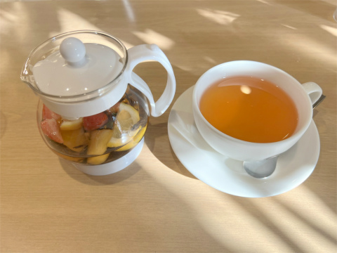 埼玉県草加市清門1丁目にある喫茶店「ミヤマ珈琲 草加清門町店」フルーツティー(ホット)