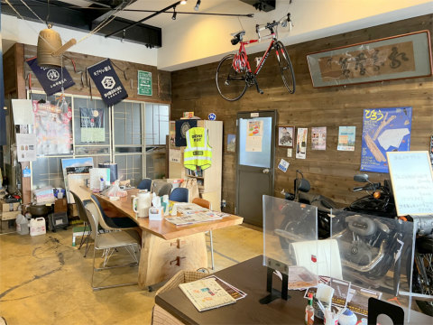 茨城県桜川市真壁町真壁にあるカフェ「旅人 cafe TOY BOX」店内