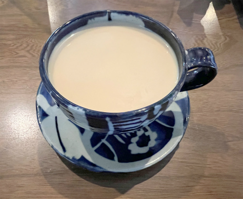 茨城県桜川市真壁町真壁にあるカフェ「旅人 cafe TOY BOX」ビーフシチューセットのホットカフェオレ